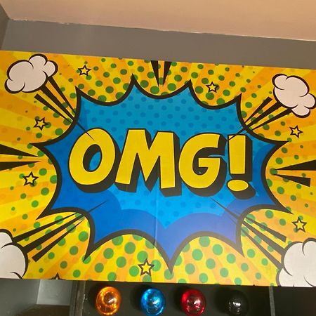 Pop Art Pad Heart Of Old Town With Parking! Lejlighed Hastings Eksteriør billede