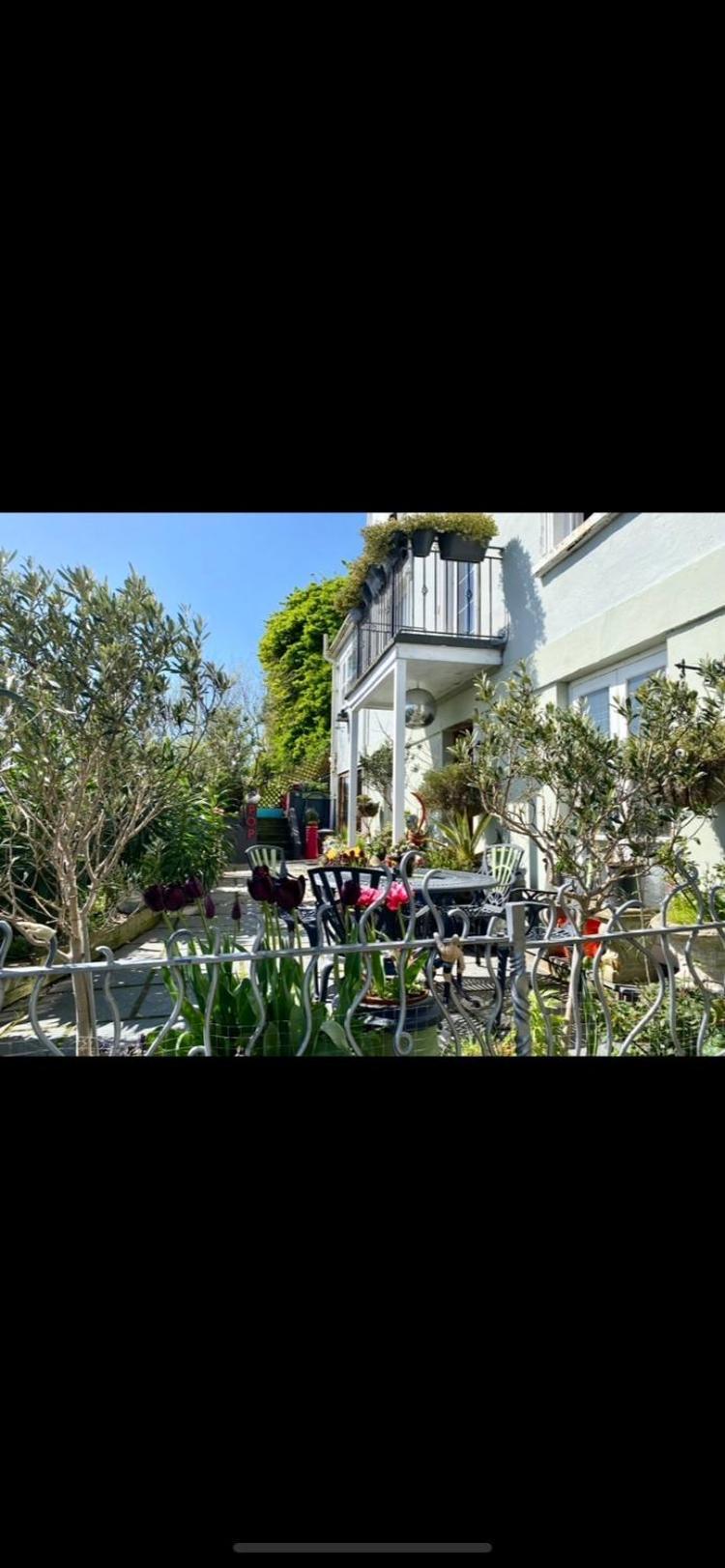 Pop Art Pad Heart Of Old Town With Parking! Lejlighed Hastings Eksteriør billede