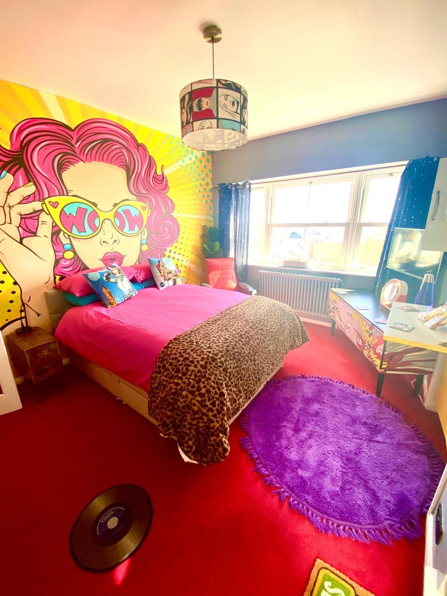 Pop Art Pad Heart Of Old Town With Parking! Lejlighed Hastings Eksteriør billede