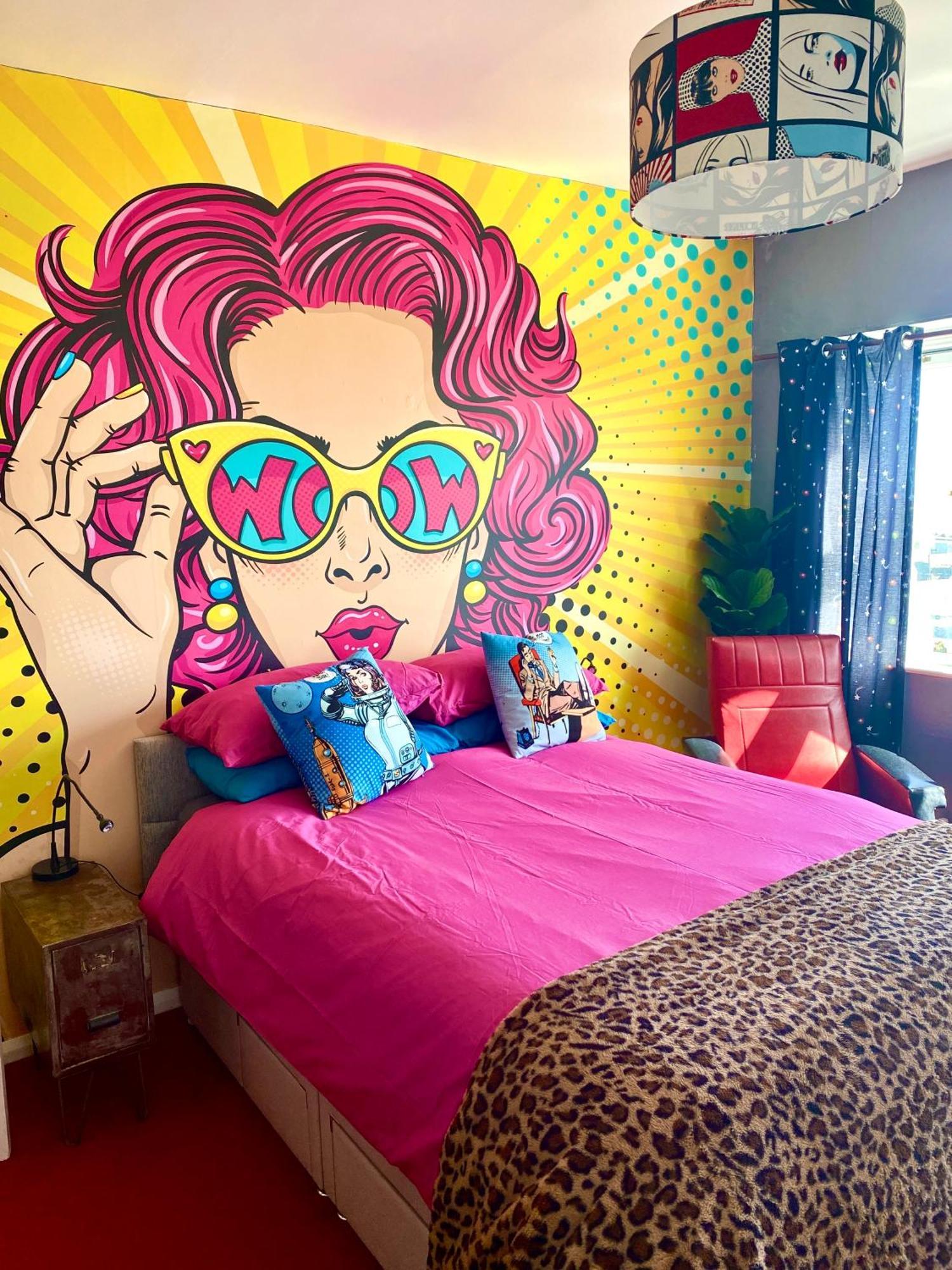 Pop Art Pad Heart Of Old Town With Parking! Lejlighed Hastings Eksteriør billede